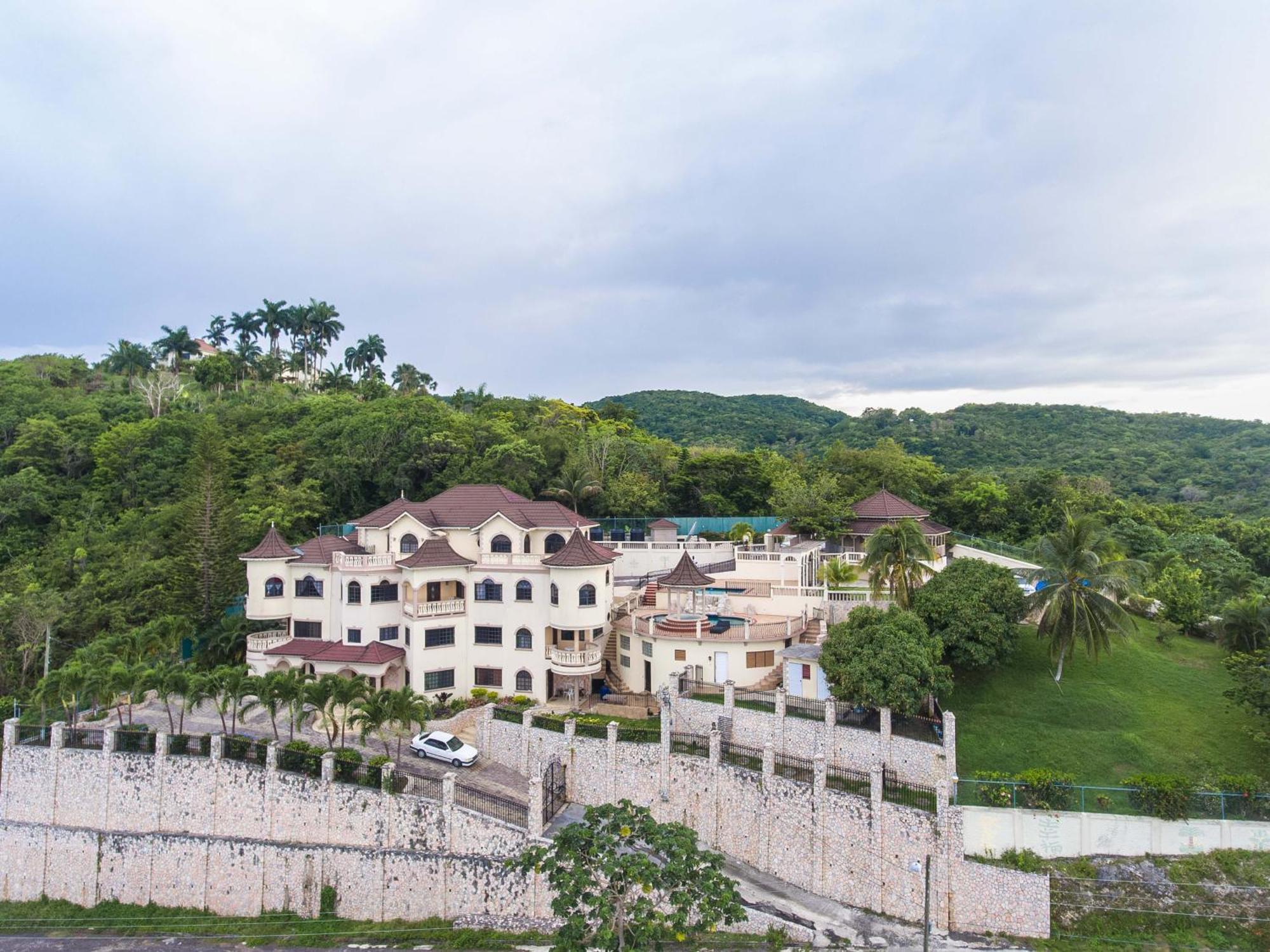 Clarridge View Guesthouse Montego Bay Exteriör bild